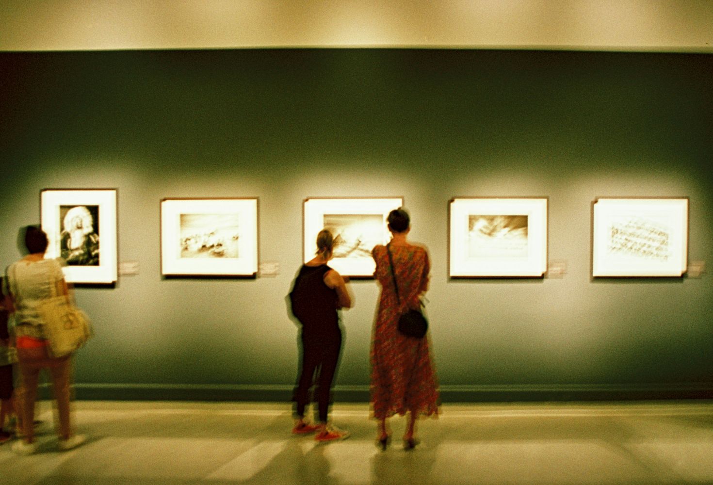 Indoor scavenger hunt Toronto museum